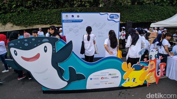 Luhut Launching 'Gerakan Indonesia Bersih', Bicara Pencemaran Laut