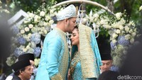 Duh, mesra banget ya. Foto: (Noel/detikHOT)