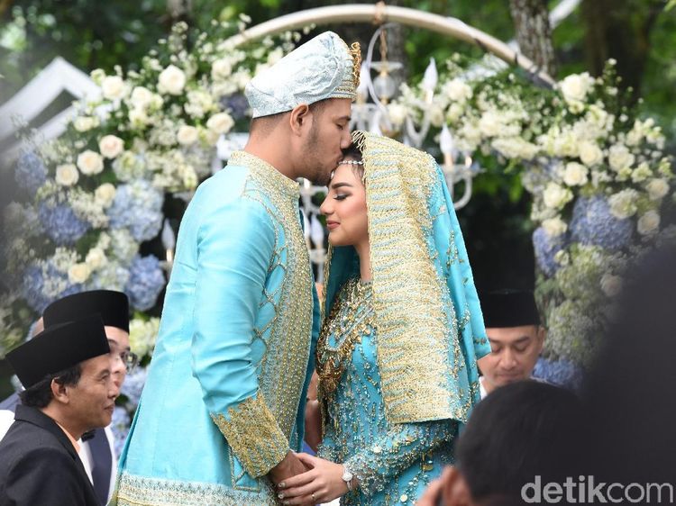 Kemesraan Ammar Zoni dan Irish Bella Setelah Resmi Jadi Suami-Istri