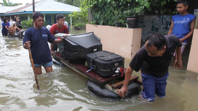 Korban Banjir Bengkulu Butuh Bantuan Air Bersih Korban Banjir Bengkulu Butuh Bantuan Air Bersih