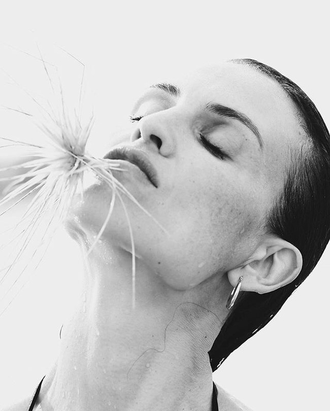 “Orang-orang takjub ketika saya memberi tahu mereka bahwa saya adalah ibu mereka. Mereka akan mengatakan hal-hal seperti Aku tidak akan pernah menduga kamu telah memiliki anak-anak, mereka terlihat seperti saudara laki-laki dan perempuanmu,” imbuhnya. Foto: Dok. Instagram