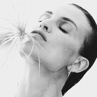 “Orang-orang takjub ketika saya memberi tahu mereka bahwa saya adalah ibu mereka. Mereka akan mengatakan hal-hal seperti Aku tidak akan pernah menduga kamu telah memiliki anak-anak, mereka terlihat seperti saudara laki-laki dan perempuanmu,” imbuhnya. Foto: Dok. Instagram