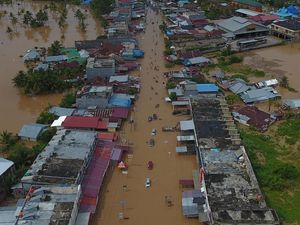Warga Sekitar Danau Dendam Bengkulu Waswas Jalan Ambrol karena Banjir