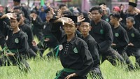 Latihan Gabungan Pencak Silat Nahdlatul Ulama Pagar Nusa Sukoharjo, digelar di Lapangan Krida Wijaya, Minggu (28/4/2019). Dok. Pagar Nusa.