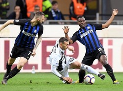 Juve baru bisa mengembangkan permainan selepas berjalan 30 menit, namun Si Nyonya Tua gagal menciptakan peluang yang berbahaya. REUTERS/Daniele Mascolo.