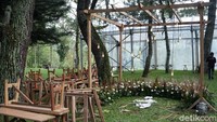 Tampak lokasi sudah mulai didekor sesuai dengan keinginan kedua mempelai. Foto: (Hanif Hawari/detikHOT)