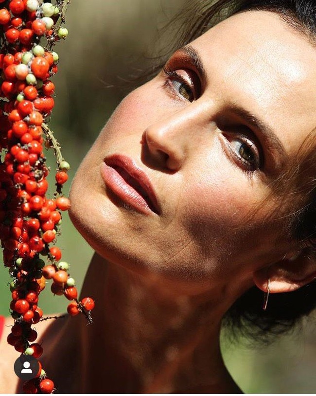 Model yang tampak muda ini juga membuat orang lain kagum ketika dia pergi keluar malam dengan putrinya. Menurut Abigail, setiap kali ia dan putrinya pergi bersama, orang selalu mengatakan mereka terlihat seperti saudara perempuan. Foto: Dok. Instagram