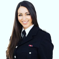 Aku pernah mengalami tidak punya rumah yang membuatku melihat bagaimana aku bisa membantu orang lain, tambah Sabrina. Foto: Instagram @dr_sab_cohenhatton