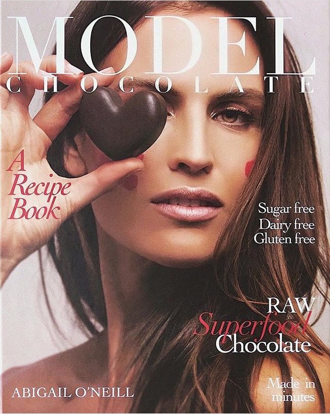 Wanita asal Byron Bay ini juga banyak dikira kakak adik saat bersandingan dengan putrinya yang berusia 25 tahun. Abigail adalah ibu dari tiga anak yakni Charlotte yang berusia 25 tahun, Rory 23 tahun dan Ryan 20 tahun. Foto: Dok. Instagram