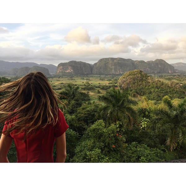Ana ternyata juga suka adventure. Dia pernah menjelajahi Valle de Vinales, suatu lembah karst yang cantik di Kuba (Instagram/ana_d_armas) Ana ternyata juga suka adventure. Dia pernah menjelajahi Valle de Vinales, suatu lembah karst yang cantik di Kuba (Instagram/ana_d_armas)