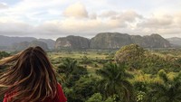 Ana ternyata juga suka adventure. Dia pernah menjelajahi Valle de Vinales, suatu lembah karst yang cantik di Kuba (Instagram/ana_d_armas)