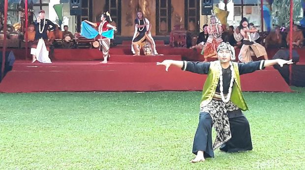 Menikmati Aksi Seniman di Solo Menari 24 Jam Nonstop Hari Ini