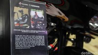 Beberapa kali juga ia dibonceng untuk mengunjungi suatu tempat dengan motor tersebut. Foto: Pradita Utama