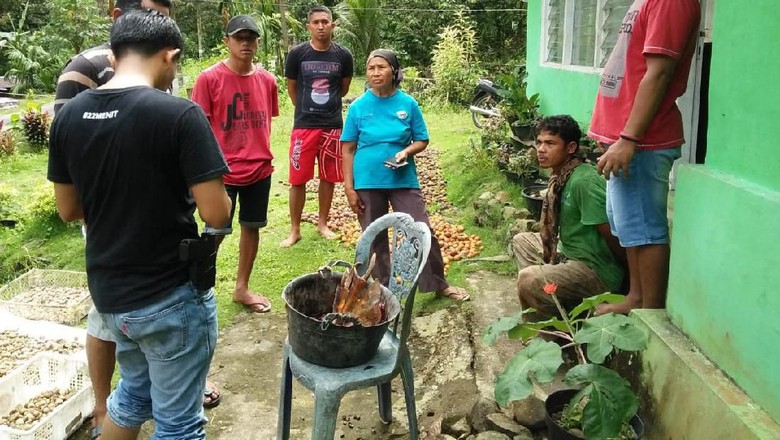 Polisi dan BKSDA Tangkap Pemburu Kijang di Agam Sumbar Polisi dan BKSDA Tangkap Pemburu Kijang di Agam Sumbar