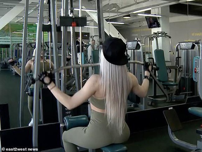 Sebuah video di YouTube memperlihatkan Anna tengah berolahraga di gym untuk mempersiapkan penampilannya. Saat ini aku sedang berlatih untuk kontes bikini. Awalnya aku tidak mau ikut, tapi rekan dan temanku berusaha meyakinkanku dan mendorongku, kata dia. (Foto: Ist.)