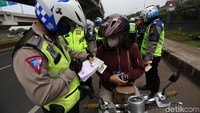 Bersabar menunggu surat tilang.