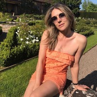 Seperti kebanyakan wanita awet muda, Liz menjaga kecantikannya dengan olahraga dan menjaga makan. Lebih banyak waktu untuk olahraga, makan makanan bernutrisi, dan menyempatakan waktu untuk melakukan aktivitas merelaksasi, ungkapnya kepada Womens Health Mag. Foto: Instagram @elizabethhurley1