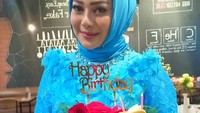 Begini gaya Mitha saat merayakan ulang tahun ke-27. Politisi cantik itu lahir pada 18 Januari 1992.  Foto: Instagram kusumaparamithawidya