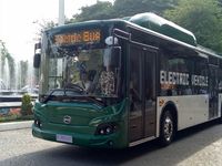 Anies Uji Coba Bus Listrik Transjakarta dari Balai Kota ke Bundaran HI
