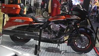 SBY sempat terlihat piawai menunggangi moge asal Amerika Serikat Harley-Davidson Road Glide Screamin Eagle. Foto: Pradita Utama