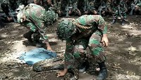 Materi bertahan hidup atau survival itu menjadi materi yang paling penting dalam Pendidikan Komando tersebut. Sebab para prajurit dilatih untuk mampu bertahan hidup dengan memanfaatkan kemampuan yang dimiliki dan peralatan yang seadanya.