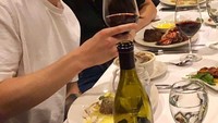Sosok tampan Brendon Urie kembali menarik perhatian. Setelah ia berduet bersama Taylor Swift di lagu terbarunya. Ia juga hobi kulineran berbagai macam makanan.Foto: Istimewa