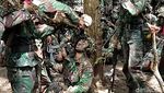 Aksi Marinir Makan Ular Saat Latihan Perang