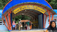 Banyaknya wisatawan yang berkunjung ke sini semakin menegaskan kalau objek wisata alam Bantimurung ini tetap menjadi idola warga Sulawesi Selatan. (Bakrie/detikcom)