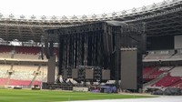 Meski belum selesai dikerjakan, tapi venue tampak begitu siap untuk menyambut Ed Sheeran. Foto: Dyah Paramita Saraswati