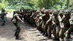 Aksi Marinir Makan Ular Saat Latihan Perang