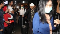 Ada 7 orang petugas KPK yang keluar dari gedung Kemendag dengan dua koper warna hitam dan oranye, sekitar pukul 18.25 WIB, Senin (29/4/2019).