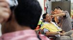 Sandiaga Cukur Rambut, Kumis dan Jenggot di Glodok