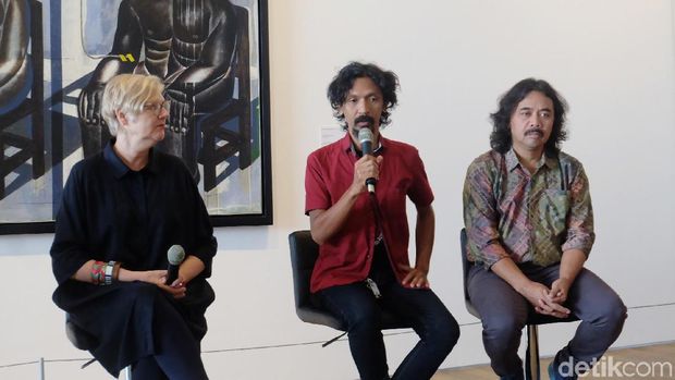 Cerita Tisna Sanjaya Boyong Karya Instalasi Era Reformasi ke Museum MACAN
