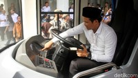 Seperti ini penampakan area kemudi dalam bus listrik TransJakarta.