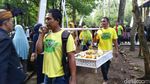 Foto: Meriahnya Tradisi Ngikis Jelang Ramadan di Ciamis