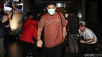 Penyidik KPK Bawa 2 Koper Usai Geledah Kantor Mendag