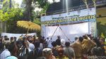 Foto: Meriahnya Tradisi Ngikis Jelang Ramadan di Ciamis