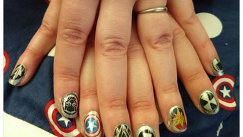 Mengabsen personil Avengers di kuku. (Foto: Internet/Twitter)