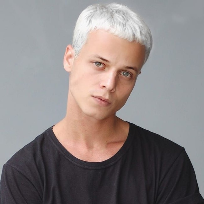 Tales Soares lebih dikenal dengan nama panggung Tales Cotta. Menurut agensinya, Tales dikenal sebagai sosok teladan karena perilakunya yang baik. Foto: Instagram/@tales.cotta