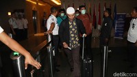 Penyidik KPK merampungkan penggeledahan di ruang Mendag Enggartiasto Lukita terkait kasus dugaan suap Bowo Sidik Pangarso. 