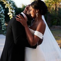 Sabrina Dhowre dinikahi aktor Idris Elba pada 27 April 2019, dalam pernikahan mewah nan romantis di Marrakesh, Maroko. Idris dinobatkan sebagai Pria Paling Seksi pada 2018. Foto: Instagram/@sabrinadhowre