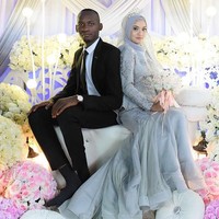 Nur Afilah Amir Rusdi bertemu dengan pria yang kini menjadi suaminya, Adama Mohamed Camara ketika ia tengah menangis di Pavilion mall di Kuala Lumpur pada Desember 2018. Menurut mStar, wanita yang akrab disapa Fila ini tengah duduk di sebuah kafe dan merasa kesal dengan temannya. Foto: Facebook