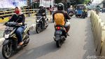 Nakal! Pemotor Nekat Lawan Arus Berjamaah