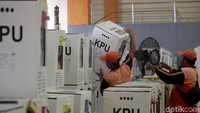 Kegiatan itu telah berlangsung sejak pagi hari.