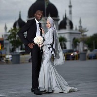 Adama adalah seorang pria yang berasal dari Guinea, Afrika Barat yang sedang meraih gelar masternya di Universitas Sultan Zainal Abidin di Terengganu, Malaysia. Pria berusia 26 tahun ini pun mengungkapkan bahwa dirinya tertarik dengan kecantikan dan kepribadian Fila. Foto: Facebook