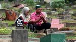 Warga Ramai-ramai Berziarah Jelang Bulan Ramadan
