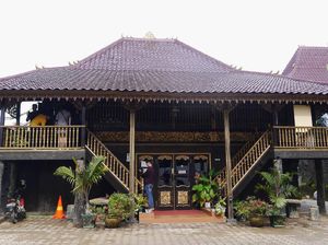 Kenapa Atap Rumah Tradisional Banyak yang Berbentuk Limas? Ini Jawabannya
