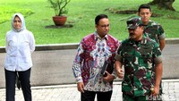 Rapat juga dihadiri Gubernur DKI Jakarta Anies Baswedan.
