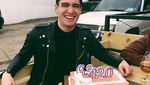 Pose Keren Kulineran Brendon Urie yang Baru Saja Berduet dengan Taylor Swift