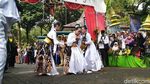 Foto: Meriahnya Tradisi Ngikis Jelang Ramadan di Ciamis